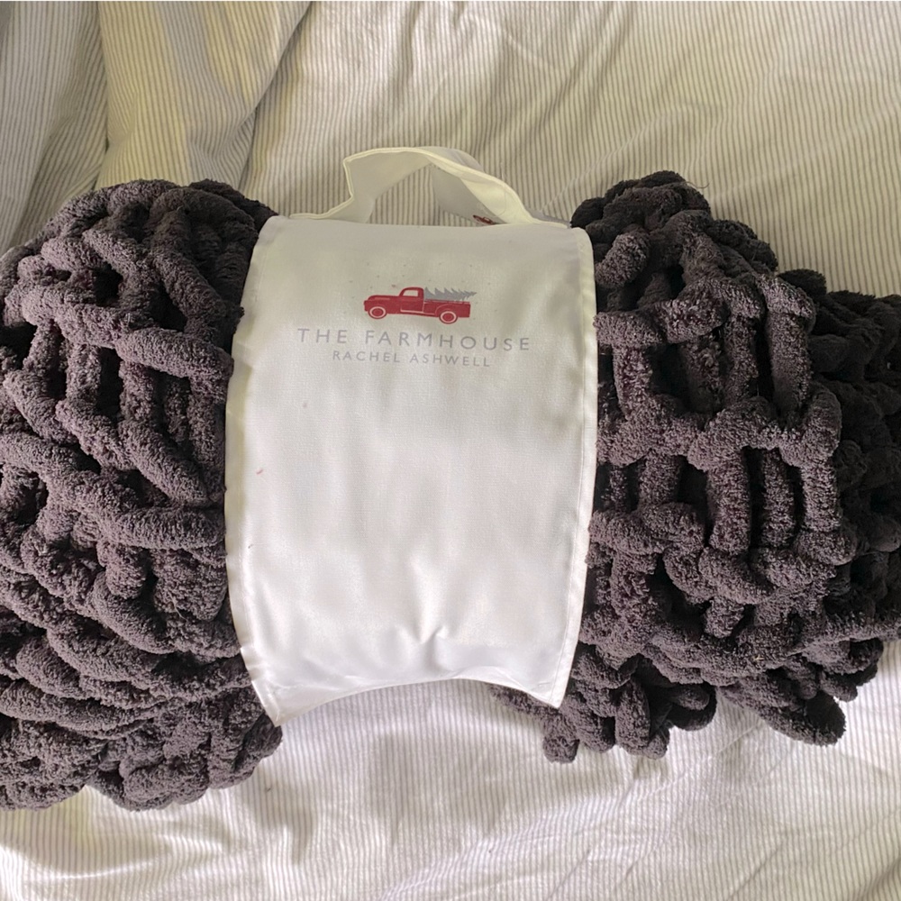 The Farmhouse Chunky knit blanket